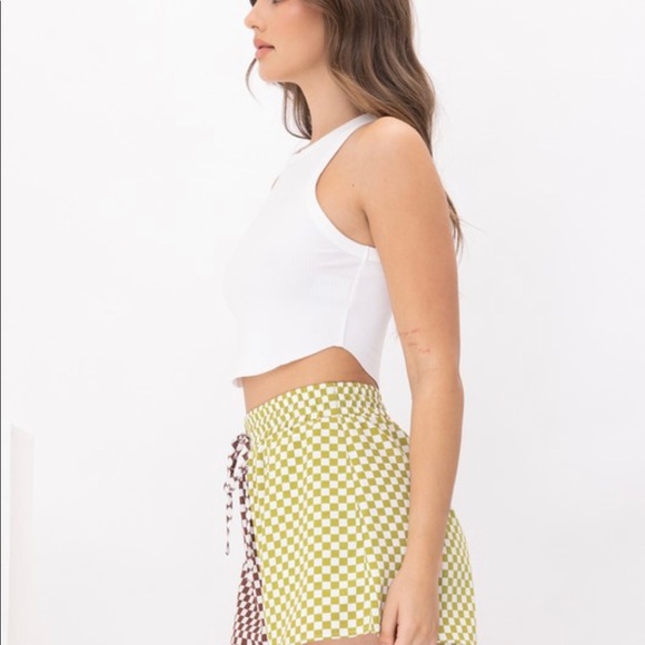 WHITE RACERBACK CROP TOP 🤍 - Picture 3 of 6